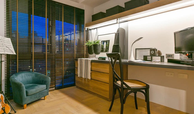 Góc làm việc được bố trí ở khoảng diện tích khá nhỏ. Căn phòng nhỏ nhắn này đủ để mang lại sự riêng tư và thoải mái cần thiết cho mọi người khi có nhu cầu sử dụng.