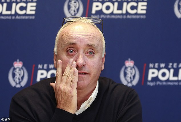 David Millane, cha của cô gái, rớt nước mắt khi cầu xin sự giúp đỡ để tìm cô con gái bị mất tích tại New Zealand