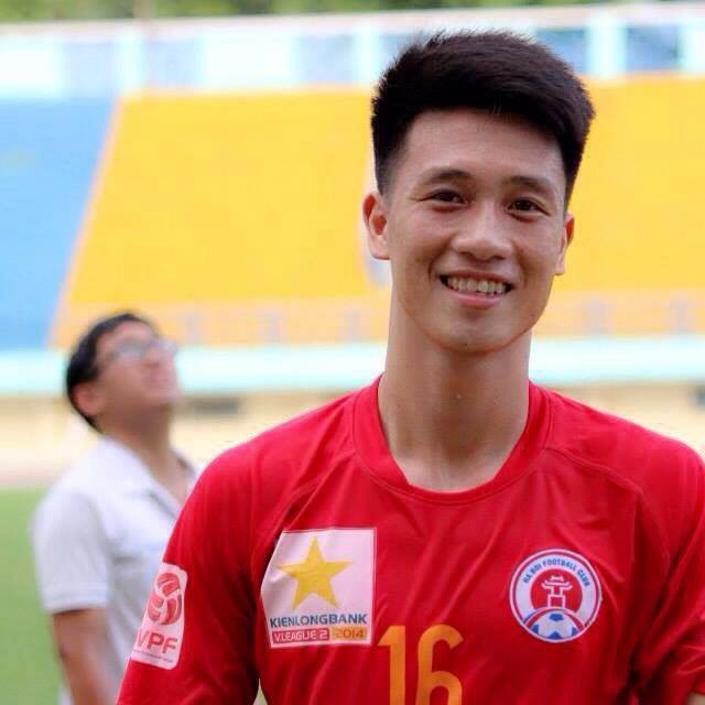 Anh chàng sở hữu vẻ ngoài điển trai, nam tính