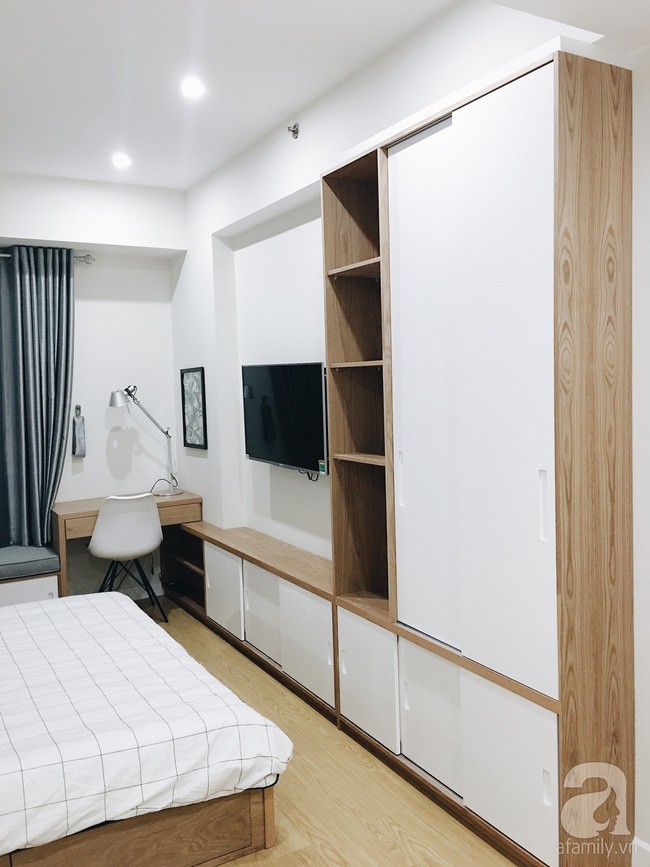 Căn hộ được sử dụng chủ yếu là hệ thống tủ âm tường với cánh trượt tiết kiệm không gian.