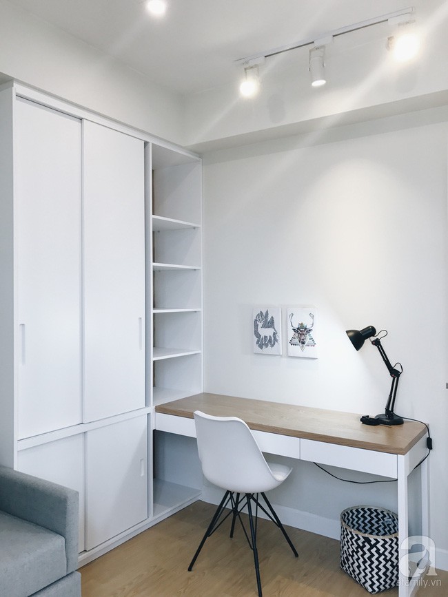 Khu vực tủ đựng đồ và bàn làm việc.