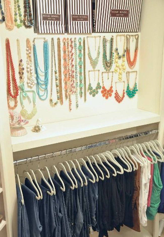 Phân loại đồ theo chức năng trước khi cất trữ, mẹo hay của những người bán hàng thời trang bạn nên học hỏi.