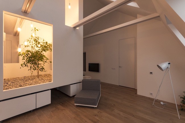 Khi bạn cần ghế ngồi thì chỉ việc kéo một bộ phận phía dưới ra là được.