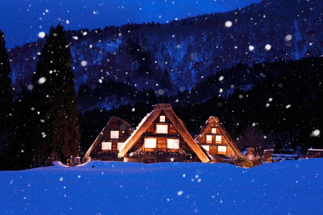 Tuyết phủ trắng xóa.