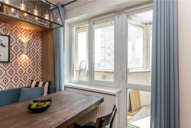 Rèm cửa phù hợp cho cửa ban công và cửa sổ kết nối nhà bếp.