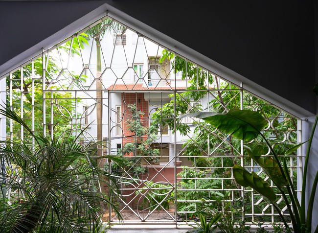 Vẫn là cửa sổ nhưng những hình khối lạ mặt thực sự mang đến sự tươi mới, độc đáo cho ngôi nhà.