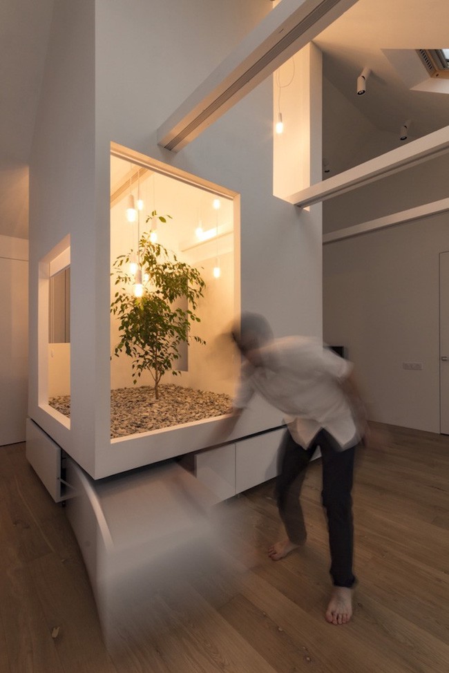 Các bộ phận phía dưới này có thể kéo ra đẩy vào như ghế hoặc giường.