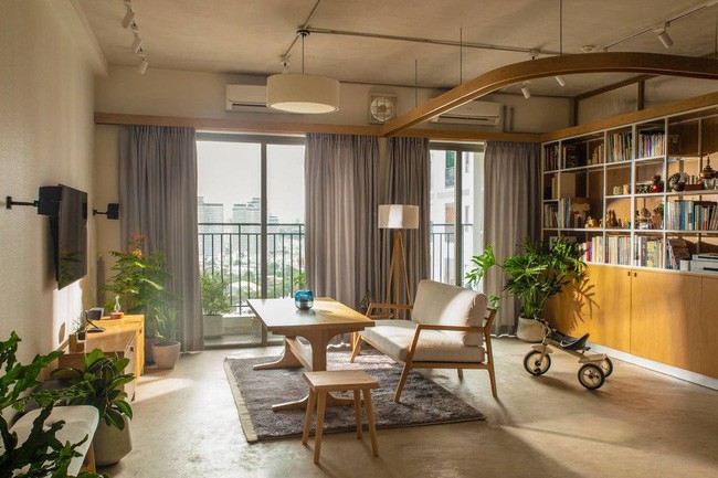 Phòng khách với nội thất nhẹ nhàng.