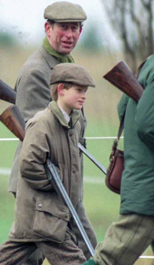 Hoàng tử Harry bắt đầu tham gia vào các cuộc đi săn hoàng gia từ năm 12 tuổi. Ảnh: UK Press.