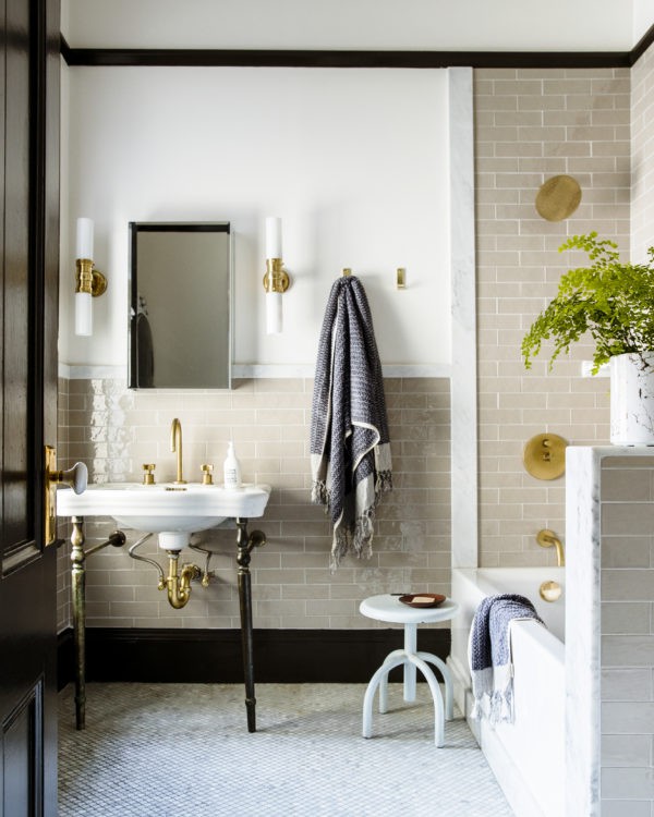 
Phòng tắm được bố trí đơn giản với nội thất cơ bản nhất.
