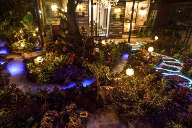 Không gian được hoàn thiện với ánh sáng dịu dàng, lung linh.