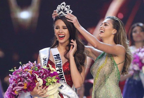 
Hoa hậu Hhen Niê chia sẻ hình ảnh đăng quang của Miss Philippines kèm với những lời chúc mừng chân thành.

