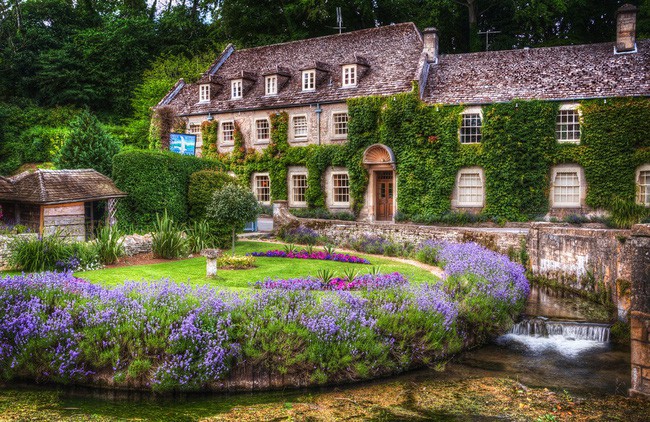 Ngôi làng cổ được xây dựng từ thế kỷ 14.