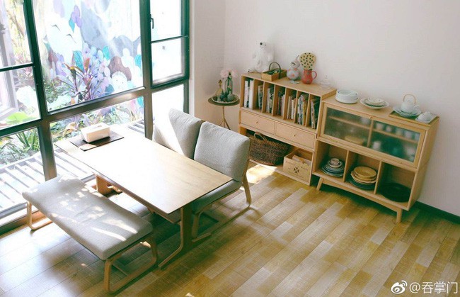 Không gian ngập tràn ánh sáng.