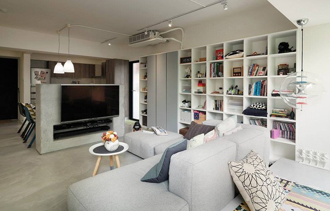 Cũng với sofa này, các thành viên cũng có thể thoải mái biến góc nhỏ thành nơi đọc sách, làm việc hay nghỉ ngơi.