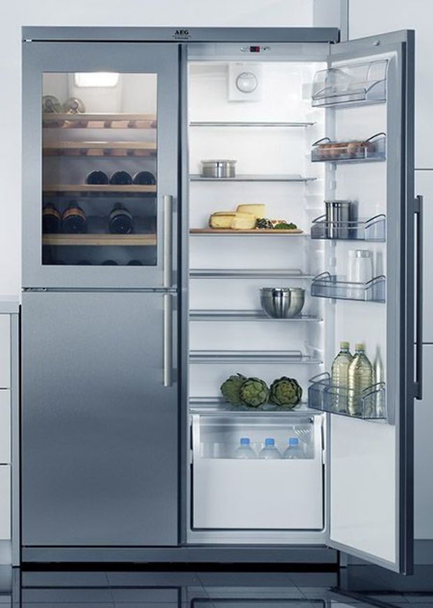 
Tủ lạnh mặt kính cung cấp thêm ánh sáng cho không gian nhà bếp ở những ngóc ngách.
