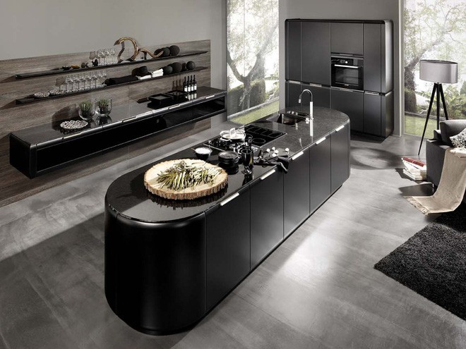 Nếu không sử dụng gam màu trắng, ánh sáng cũng là một yếu tố tốt để cân bằng với sắc đen chủ đạo của căn phòng.