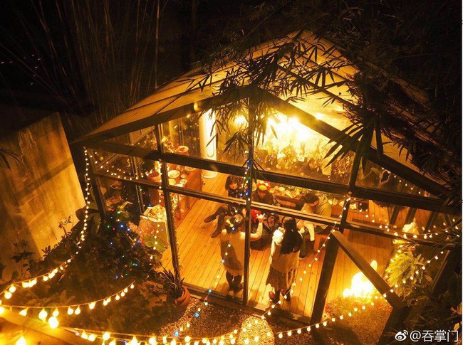 Không gian giống như căn phòng độc lập, liên kết với thiên nhiên xung quanh.