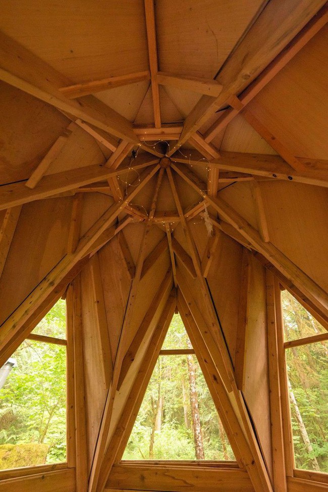 Ở vị trí này, ánh sáng tự nhiên mỗi sáng sẽ tràn vào phòng ngủ đánh thức bạn dậy và nhìn ra ngoài là khung cảnh xanh tươi mơ mộng.