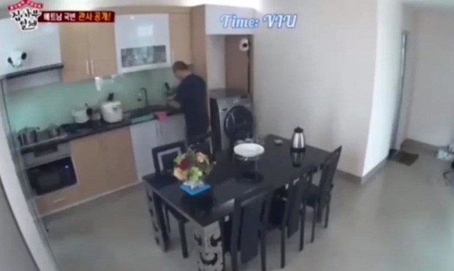 Căn bếp gọn gàng, đơn giản. Ảnh: SBS.