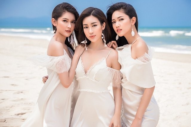 Đỗ Mỹ Linh và Thùy Dung và Á hậu Thanh Tú thân thiết với nhau kể từ sau cuộc thi Hoa hậu Việt Nam 2016. 