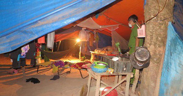 Công an đang khám nghiệm hiện trường