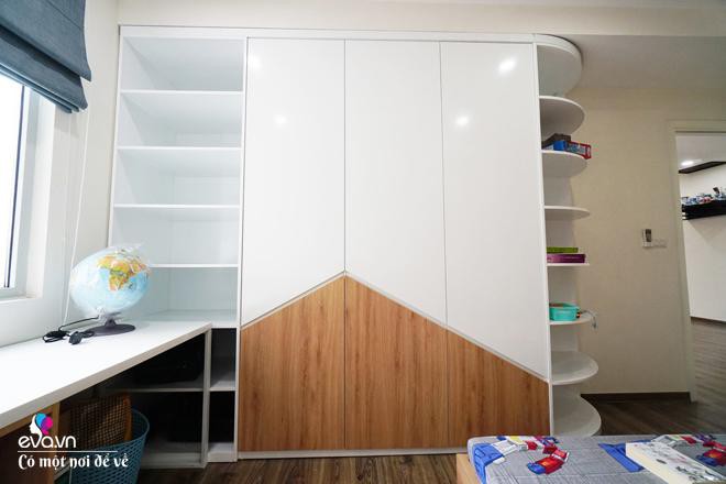 Hai phòng ngủ của 3 nhóc tỳ nhà chị tràn ngập ánh sáng nhờ có cửa sổ.