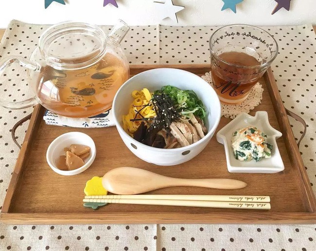 Điều hạnh phúc nhất trong cuộc sống chính là một ngôi nhà ấm áp cùng cách sắp xếp đáng yêu, gọn ghẽ, chuẩn bị bữa cơm cho những người thân yêu, dành thời gian bên nhau… Hãy bắt đầu từ việc lưu trữ để nhà bạn luôn gọn gàng, ngăn nắp.