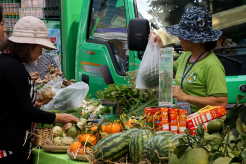 
Quầy rau sạch Trà Vinh trong một phiên chợ thực phẩm an toàn diễn ra vào tháng 2/2018 tại TP HCM. Ảnh: Viễn Thông
