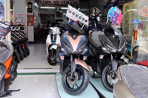 Các dòng xe ga trưng bày tại một đại lý Yamaha ở Hà Nội. Ảnh: Ngọc Tuấn