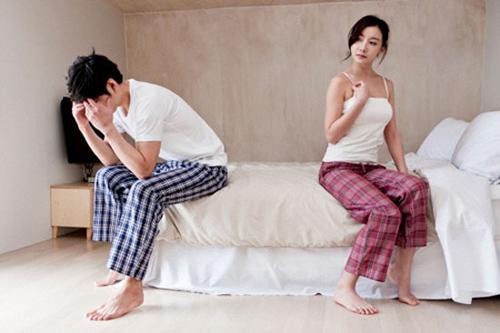 Nhưng trong chuyện chăn gối lại xung khắc. Ảnh minh họa