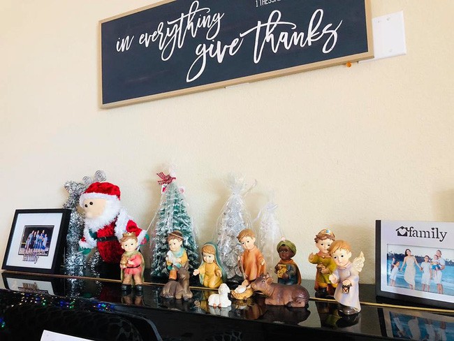 Mỗi góc nhỏ đều lấp lánh màu Noel.