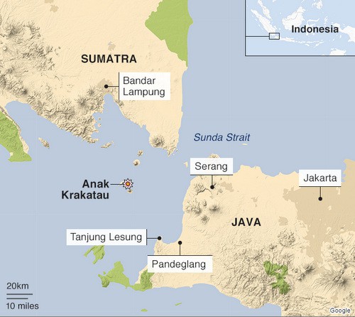 Vị trí núi lửa Anak Krakatau và những vùng bị ảnh hưởng bởi sóng thần hôm 22/12. Đồ họa: BBC.
