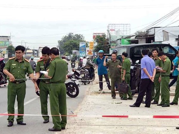 Cơ quan chức năng đang khám nghiệm hiện trường