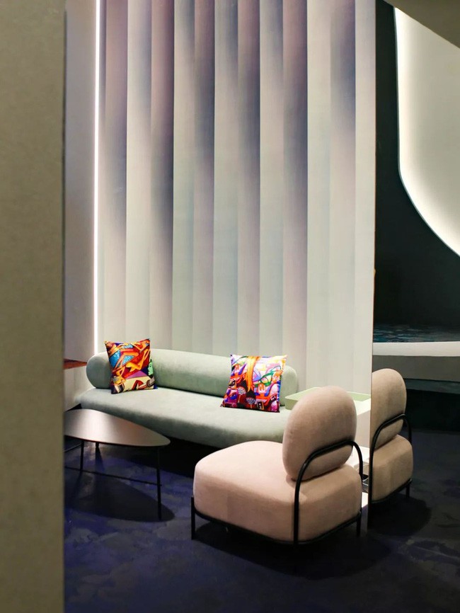 Sắc màu tinh tế và đặc biệt của không gian tiếp khách.