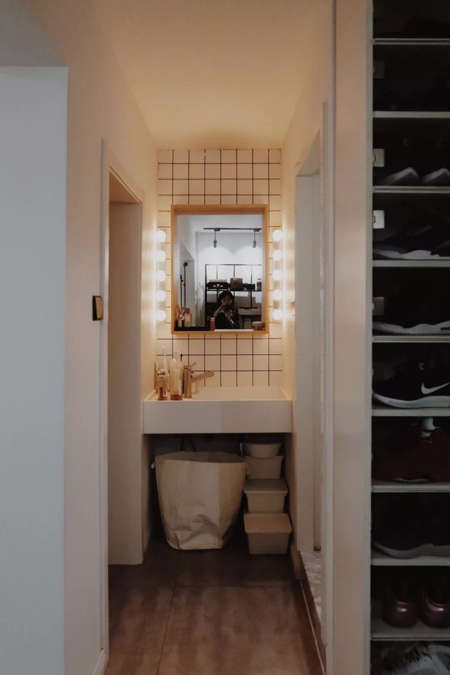 Phòng tắm nhỏ gọn.