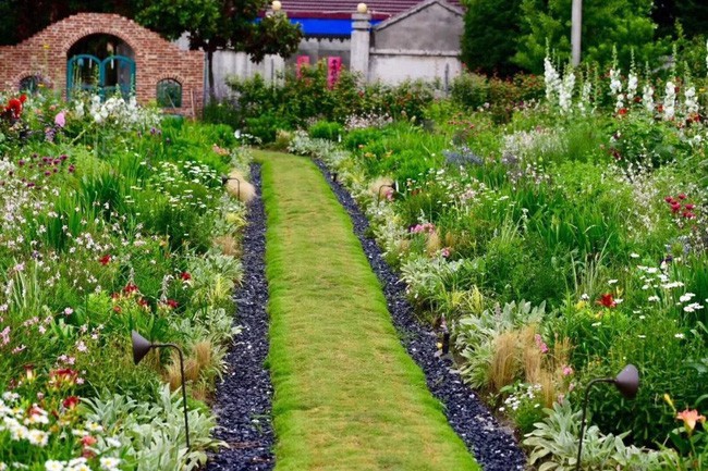 Lối đi xinh xắn.