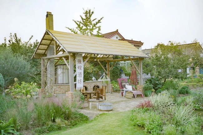 Mỗi góc nhỏ đều đẹp bình yên, thân thiện với sắc màu thiên nhiên.