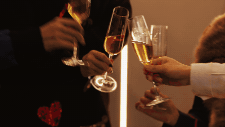 
Căn nhà là nơi cô gái thường xuyên mời bạn bè, người thân ghé thăm.
