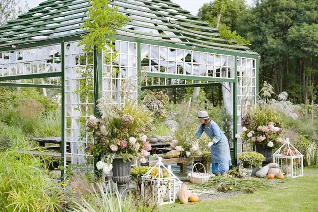 Nhà kính là nơi để vợ chồng Hou Ye trồng các loại cây khó tính, không phù hợp với thời tiết.