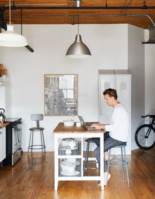 Đảo bếp không chỉ đóng vai trò chuẩn bị đồ ăn hàng ngày của gia đình, đảo bếp còn sử dụng với bàn bếp.