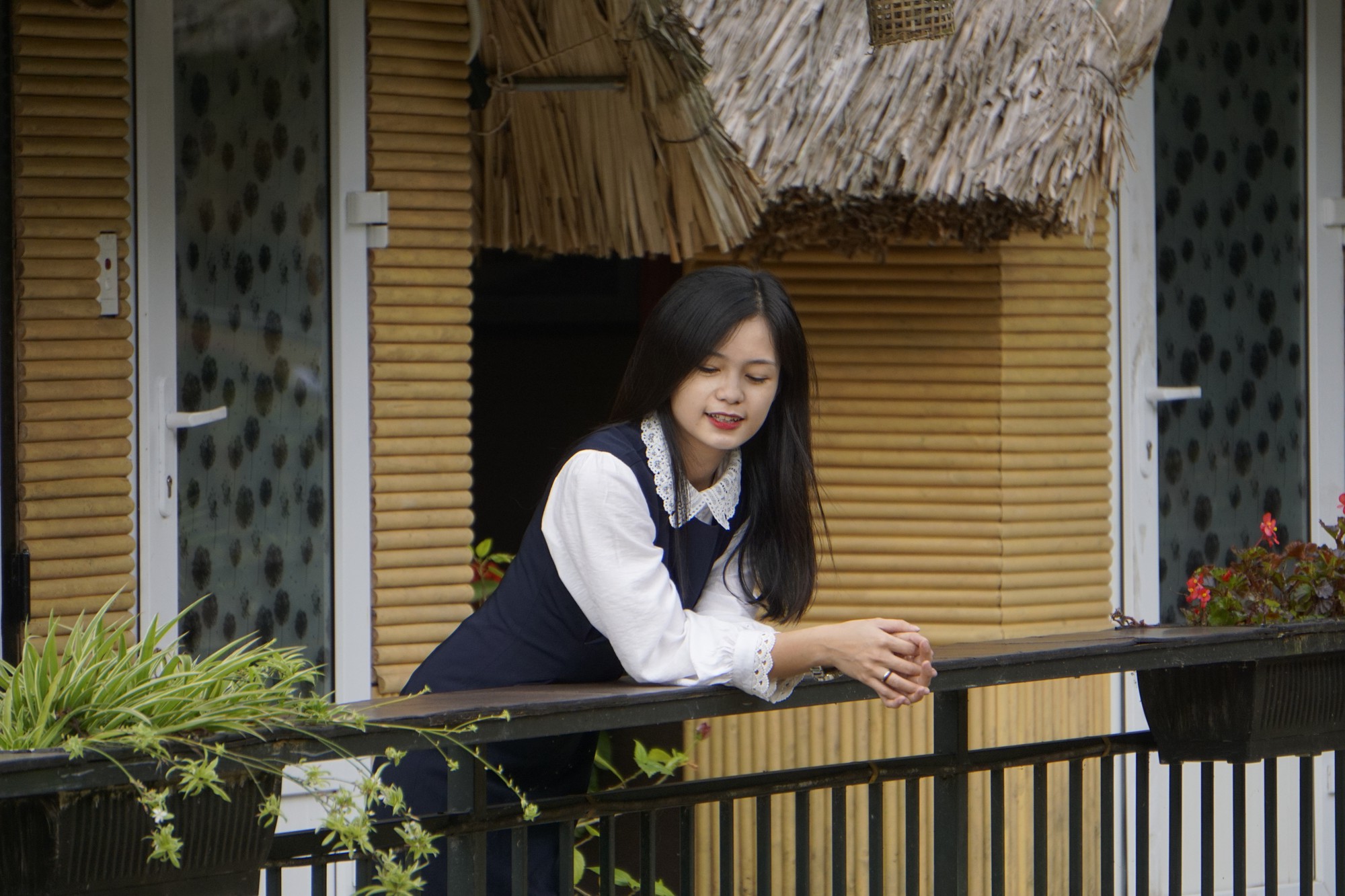 Tạo dáng trong vườn Quốc gia Cát Bà