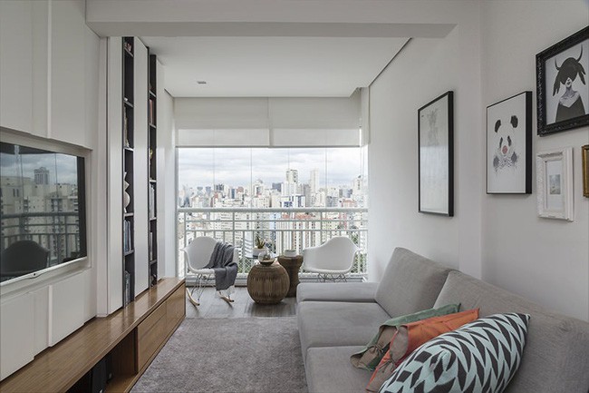 Ngôi nhà sau cải tạo trông thoáng và sáng.