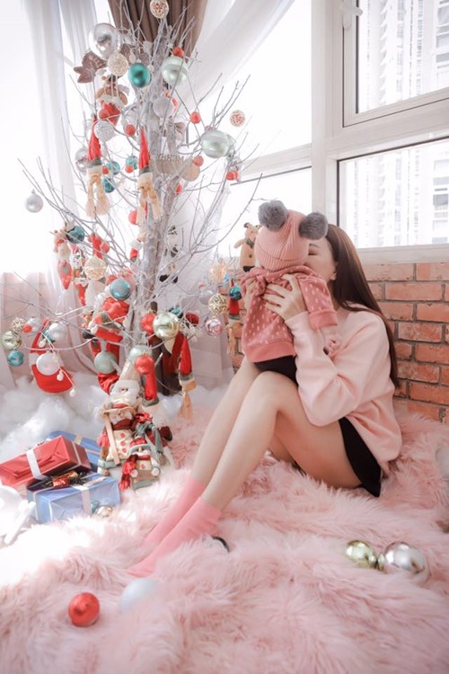 Tr&agrave; Ngọc Hằng v&agrave; con g&aacute;i Sophia.