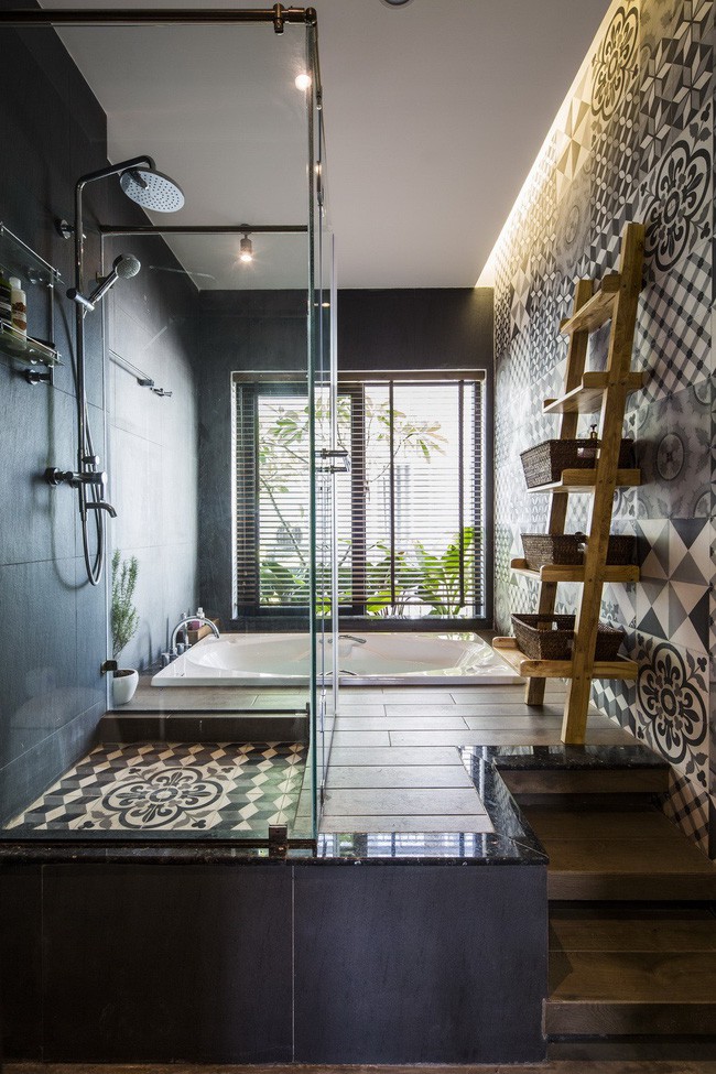 Phòng tắm rất thư giãn, mang hơi hướng spa cao cấp.