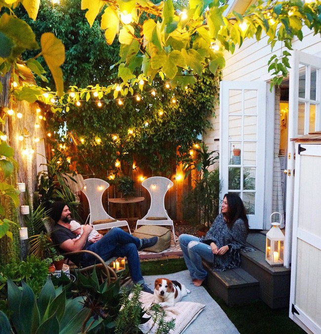 Khu sân vườn nhỏ xinh nhưng ấm cúng.