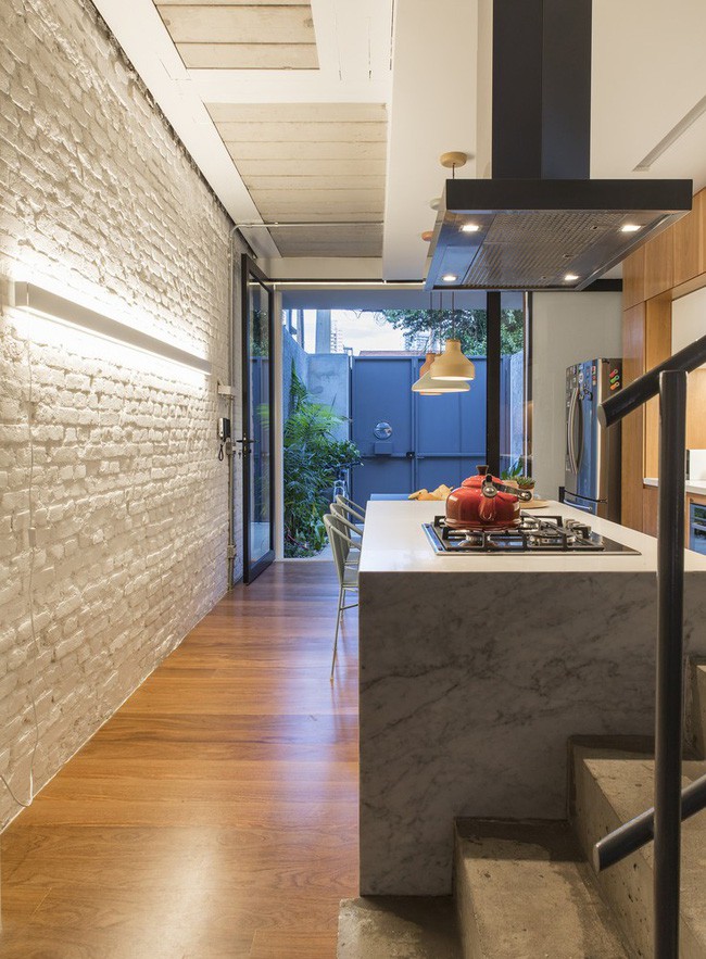 Bếp còn được thiết kế đảo bếp để tăng thêm nhiều tính ứng dụng cho cuộc sống hàng ngày.