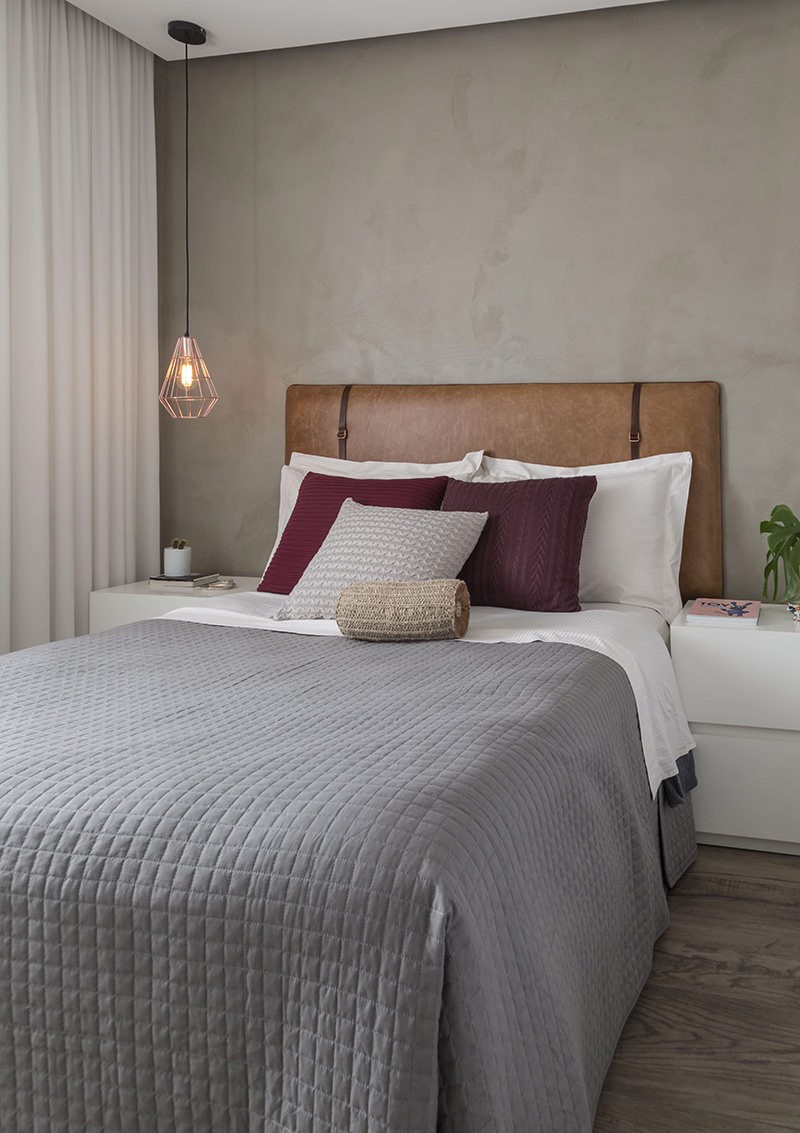 Dù diện tích nhỏ hẹp nhưng căn hộ này còn có một góc làm việc kiêm sofa giường cơ động trong trường hợp cho khách nghỉ lại. Đơn giản, nhẹ nhàng nhưng đa chức năng, đó có lẽ là bí quyết để căn hộ này dù nhỏ nhưng vẫn tiện nghi và xoay sở dễ dàng đến thế!