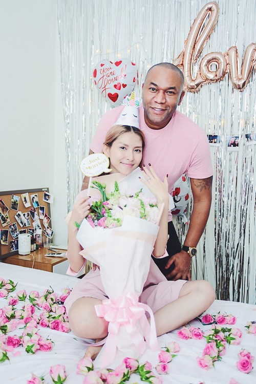 Ch&acirc;n d&agrave;i S&agrave;i th&agrave;nh v&agrave; bạn trai d&agrave;nh nhiều thời gian l&ecirc;n kế hoạch đ&aacute;m cưới.