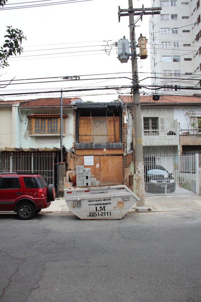 Mặt tiền nhà ống trước khi cải tạo.